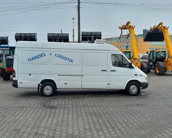 Белый Мерседес Sprinter, объемом двигателя 2.2 л и пробегом 600 тыс. км за 9800 $, фото 5 на Automoto.ua
