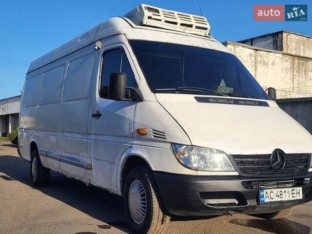 Белый Мерседес Sprinter, объемом двигателя 2.1 л и пробегом 560 тыс. км за 7000 $, фото 2 на Automoto.ua