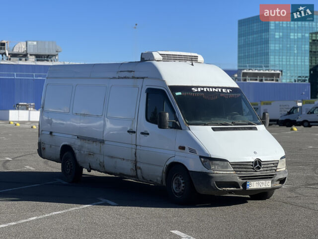 Белый Мерседес Sprinter, объемом двигателя 2.15 л и пробегом 716 тыс. км за 4700 $, фото 10 на Automoto.ua