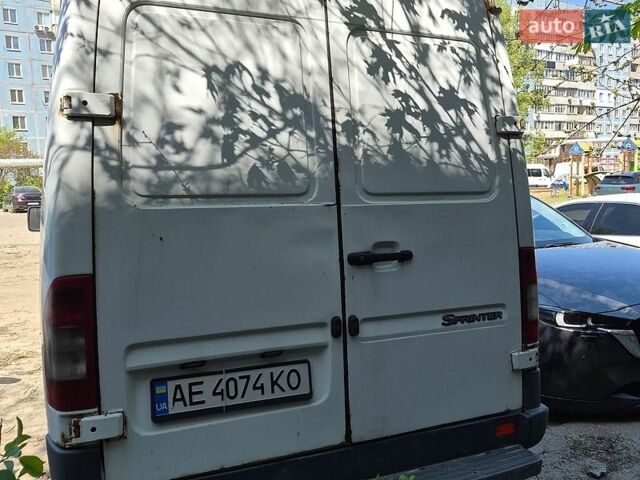 Белый Мерседес Sprinter, объемом двигателя 2.15 л и пробегом 450 тыс. км за 7000 $, фото 6 на Automoto.ua