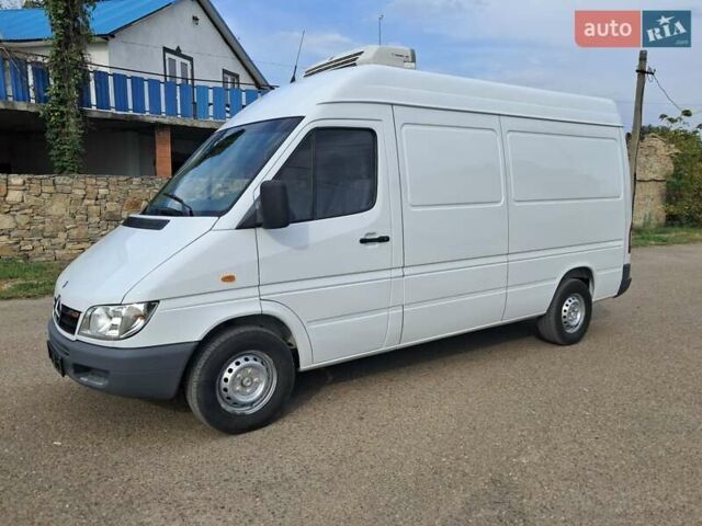 Белый Мерседес Sprinter, объемом двигателя 2.2 л и пробегом 337 тыс. км за 11500 $, фото 2 на Automoto.ua