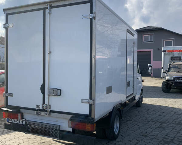 Белый Мерседес Sprinter, объемом двигателя 2.2 л и пробегом 278 тыс. км за 15200 $, фото 5 на Automoto.ua