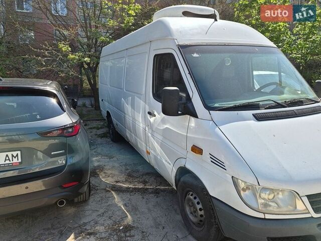 Белый Мерседес Sprinter, объемом двигателя 2.15 л и пробегом 450 тыс. км за 7000 $, фото 2 на Automoto.ua
