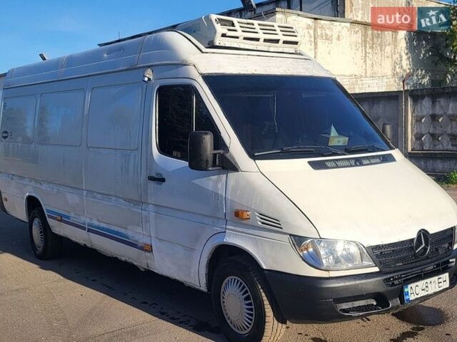 Белый Мерседес Sprinter, объемом двигателя 2.1 л и пробегом 560 тыс. км за 7000 $, фото 4 на Automoto.ua