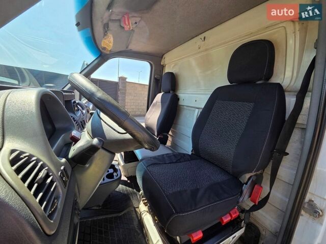 Белый Мерседес Sprinter, объемом двигателя 2.69 л и пробегом 568 тыс. км за 12500 $, фото 3 на Automoto.ua
