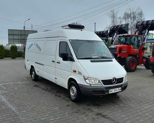 Белый Мерседес Sprinter, объемом двигателя 2.2 л и пробегом 600 тыс. км за 9800 $, фото 2 на Automoto.ua