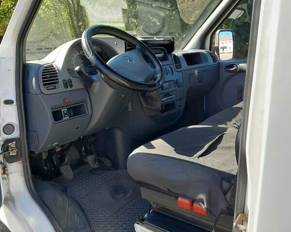 Белый Мерседес Sprinter, объемом двигателя 2.2 л и пробегом 600 тыс. км за 11000 $, фото 11 на Automoto.ua