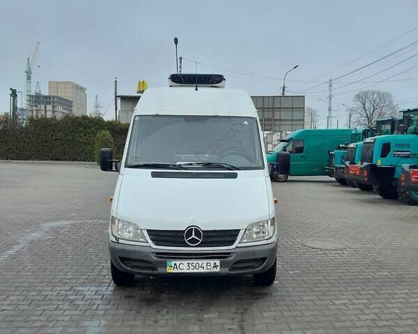 Белый Мерседес Sprinter, объемом двигателя 2.2 л и пробегом 600 тыс. км за 9800 $, фото 1 на Automoto.ua