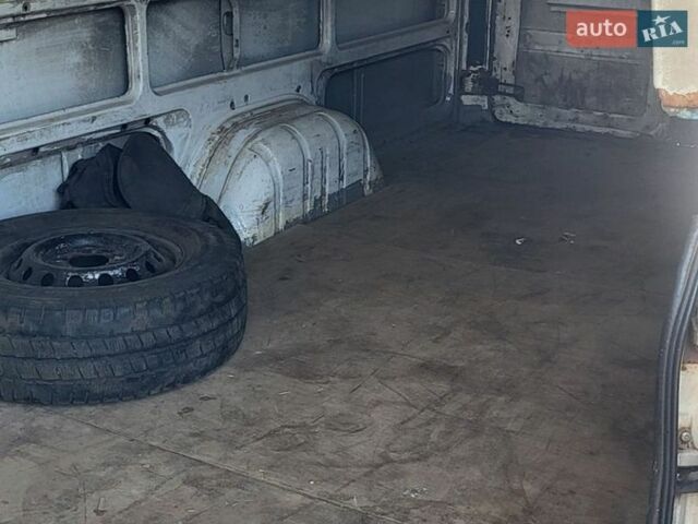 Белый Мерседес Sprinter, объемом двигателя 2.1 л и пробегом 560 тыс. км за 7000 $, фото 14 на Automoto.ua