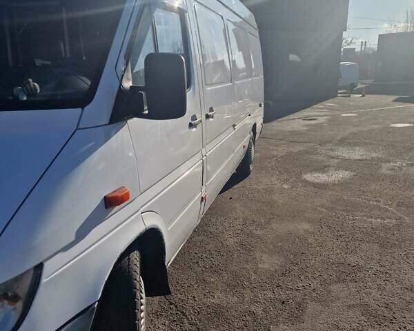Белый Мерседес Sprinter, объемом двигателя 2.15 л и пробегом 329 тыс. км за 9300 $, фото 1 на Automoto.ua