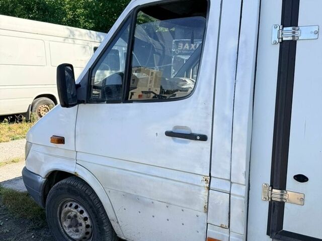 Белый Мерседес Sprinter, объемом двигателя 2.15 л и пробегом 557 тыс. км за 5500 $, фото 9 на Automoto.ua