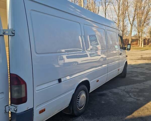 Белый Мерседес Sprinter, объемом двигателя 2.15 л и пробегом 329 тыс. км за 9300 $, фото 4 на Automoto.ua