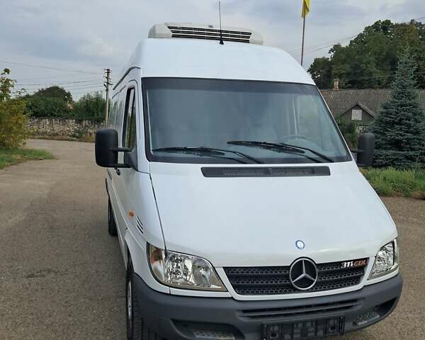Белый Мерседес Sprinter, объемом двигателя 2.2 л и пробегом 337 тыс. км за 11500 $, фото 9 на Automoto.ua