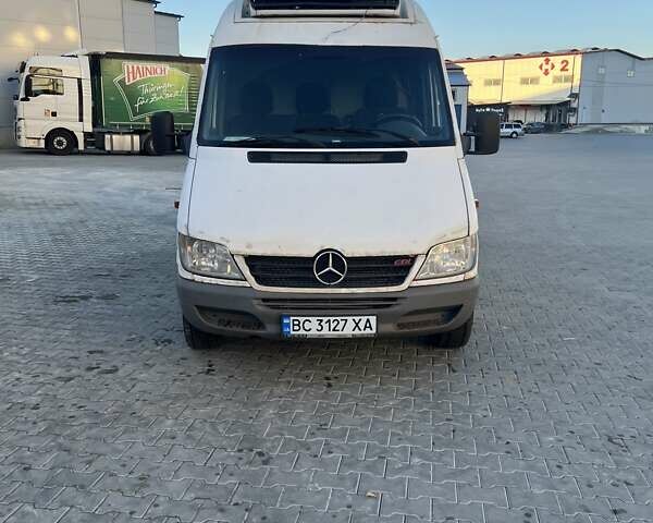 Белый Мерседес Sprinter, объемом двигателя 2.15 л и пробегом 472 тыс. км за 5399 $, фото 1 на Automoto.ua