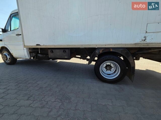 Белый Мерседес Sprinter, объемом двигателя 2.69 л и пробегом 568 тыс. км за 10750 $, фото 36 на Automoto.ua
