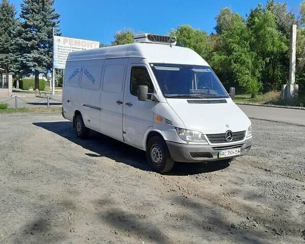Белый Мерседес Sprinter, объемом двигателя 2.2 л и пробегом 600 тыс. км за 11000 $, фото 2 на Automoto.ua