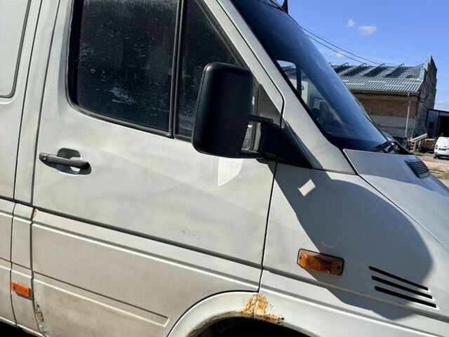 Белый Мерседес Sprinter, объемом двигателя 2.15 л и пробегом 557 тыс. км за 5500 $, фото 2 на Automoto.ua