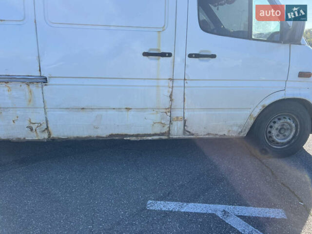 Белый Мерседес Sprinter, объемом двигателя 2.15 л и пробегом 716 тыс. км за 5000 $, фото 19 на Automoto.ua
