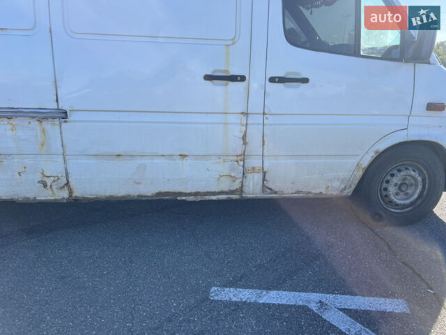 Белый Мерседес Sprinter, объемом двигателя 2.15 л и пробегом 716 тыс. км за 4700 $, фото 19 на Automoto.ua