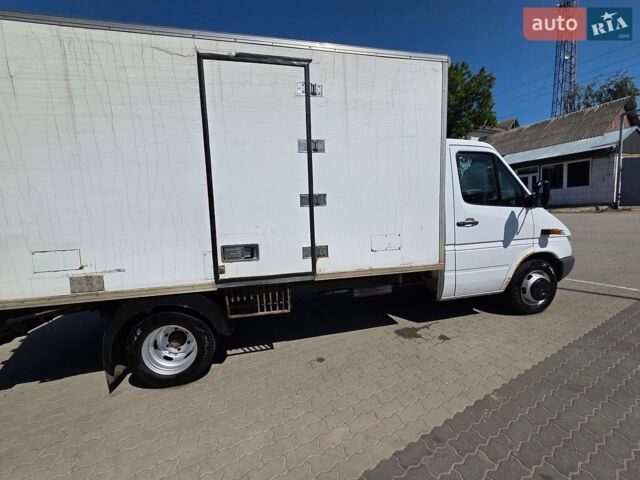 Белый Мерседес Sprinter, объемом двигателя 2.69 л и пробегом 568 тыс. км за 10750 $, фото 22 на Automoto.ua