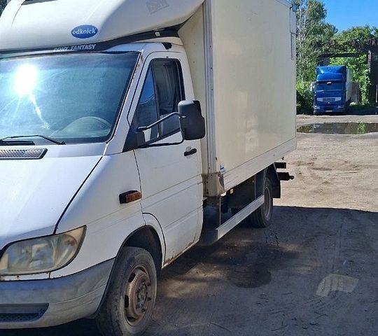 Белый Мерседес Sprinter, объемом двигателя 2.15 л и пробегом 470 тыс. км за 8600 $, фото 1 на Automoto.ua