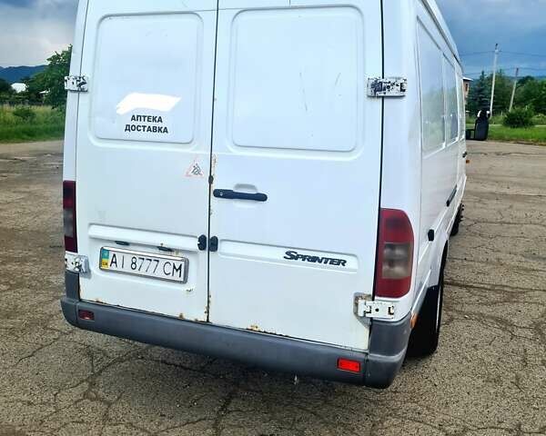 Белый Мерседес Sprinter, объемом двигателя 2.15 л и пробегом 836 тыс. км за 10800 $, фото 2 на Automoto.ua