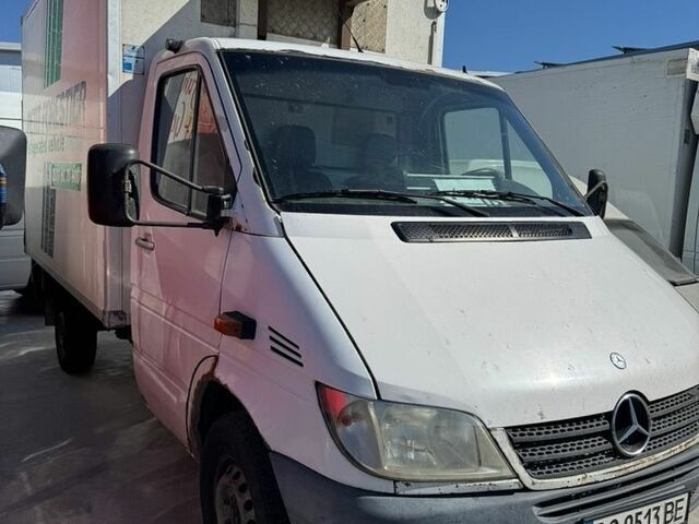 Белый Мерседес Sprinter, объемом двигателя 2.15 л и пробегом 650 тыс. км за 5500 $, фото 1 на Automoto.ua
