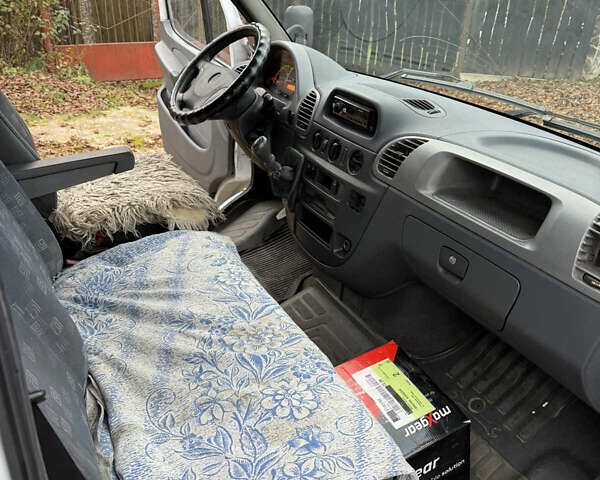 Белый Мерседес Sprinter, объемом двигателя 2.7 л и пробегом 500 тыс. км за 6900 $, фото 13 на Automoto.ua