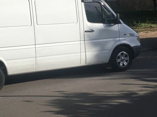 Белый Мерседес Sprinter, объемом двигателя 2.15 л и пробегом 860 тыс. км за 9399 $, фото 3 на Automoto.ua
