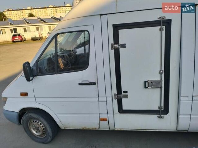 Белый Мерседес Sprinter, объемом двигателя 2.15 л и пробегом 245 тыс. км за 6900 $, фото 1 на Automoto.ua