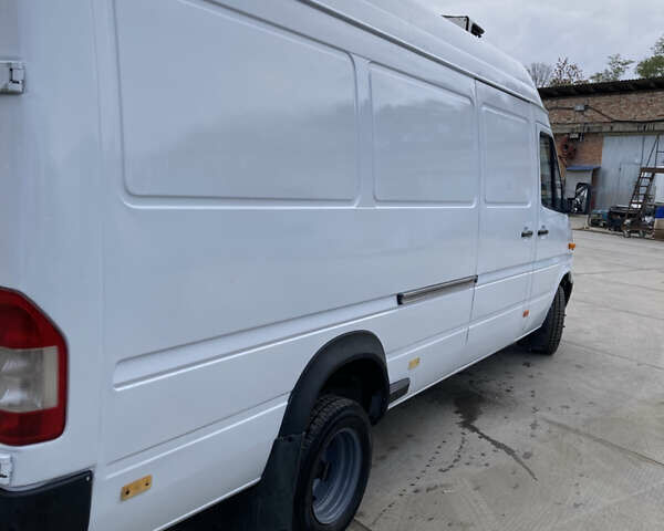 Белый Мерседес Sprinter, объемом двигателя 2.7 л и пробегом 250 тыс. км за 12200 $, фото 3 на Automoto.ua
