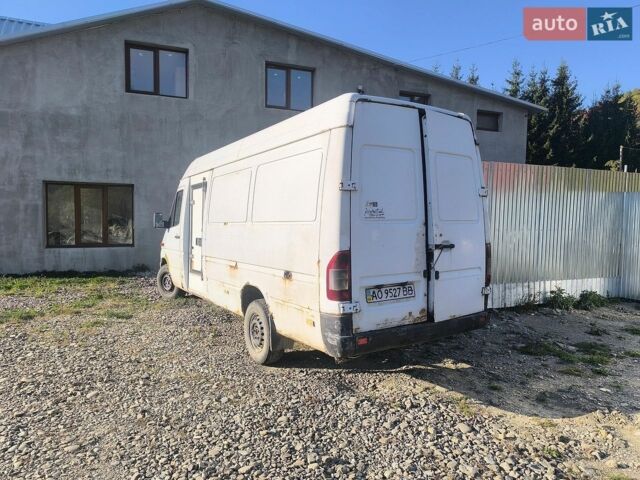 Белый Мерседес Sprinter, объемом двигателя 2.15 л и пробегом 400 тыс. км за 6000 $, фото 5 на Automoto.ua