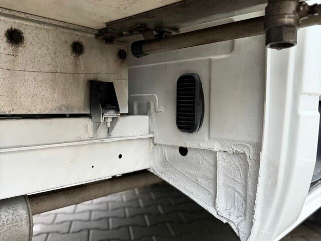 Белый Мерседес Sprinter, объемом двигателя 2.2 л и пробегом 182 тыс. км за 15000 $, фото 25 на Automoto.ua