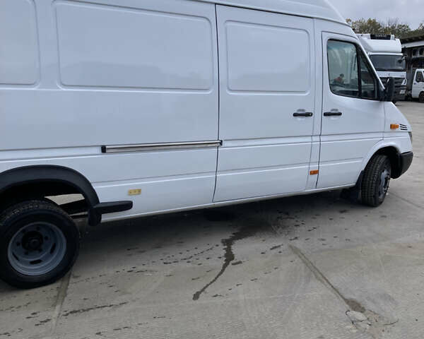 Белый Мерседес Sprinter, объемом двигателя 2.7 л и пробегом 250 тыс. км за 12200 $, фото 5 на Automoto.ua