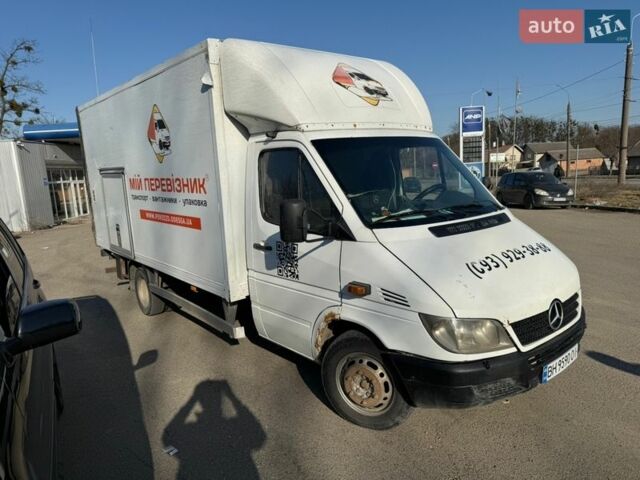Белый Мерседес Sprinter, объемом двигателя 2.69 л и пробегом 515 тыс. км за 12500 $, фото 2 на Automoto.ua
