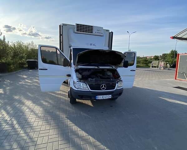 Белый Мерседес Sprinter, объемом двигателя 2.69 л и пробегом 625 тыс. км за 20000 $, фото 1 на Automoto.ua