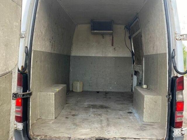 Белый Мерседес Sprinter, объемом двигателя 2.15 л и пробегом 290 тыс. км за 7000 $, фото 8 на Automoto.ua