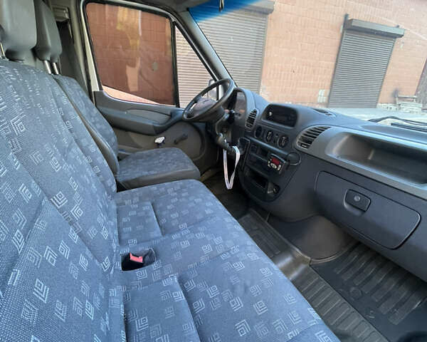 Белый Мерседес Sprinter, объемом двигателя 2.15 л и пробегом 287 тыс. км за 11700 $, фото 5 на Automoto.ua