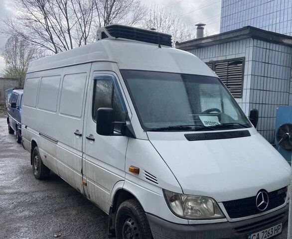 Белый Мерседес Sprinter, объемом двигателя 2.15 л и пробегом 550 тыс. км за 11200 $, фото 2 на Automoto.ua