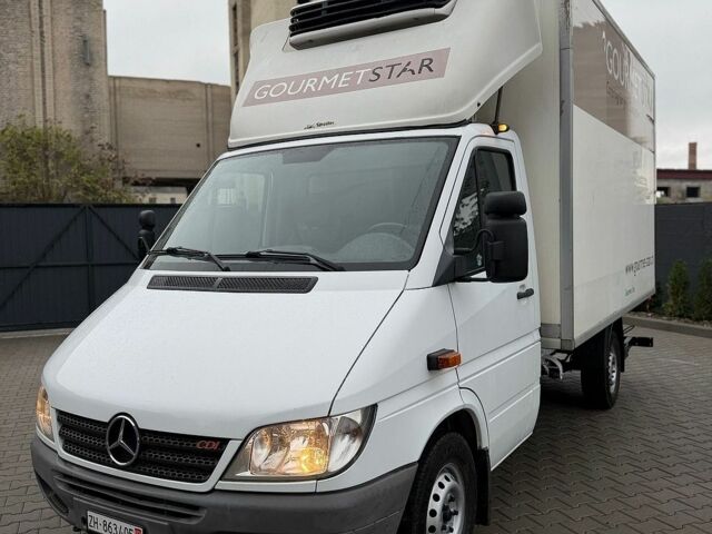 Белый Мерседес Sprinter, объемом двигателя 2.2 л и пробегом 182 тыс. км за 15000 $, фото 4 на Automoto.ua