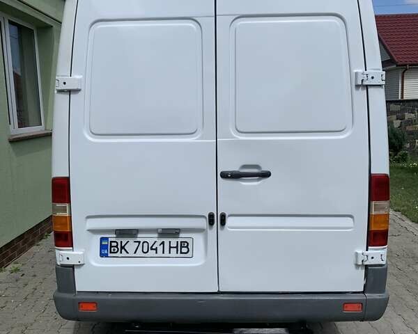 Білий Мерседес Sprinter, об'ємом двигуна 2.2 л та пробігом 398 тис. км за 8900 $, фото 3 на Automoto.ua
