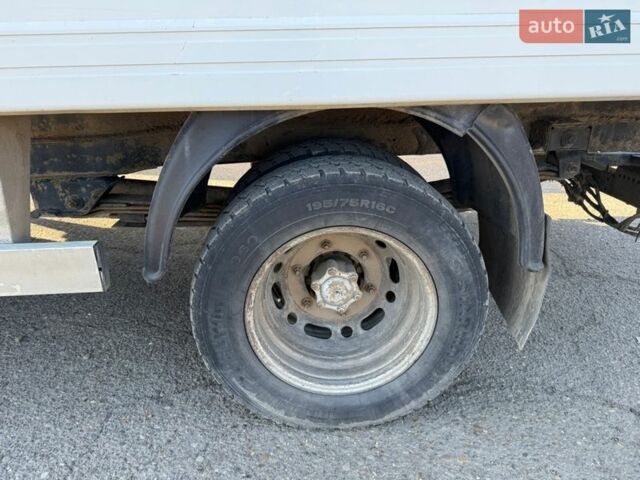 Белый Мерседес Sprinter, объемом двигателя 2.69 л и пробегом 515 тыс. км за 12500 $, фото 6 на Automoto.ua