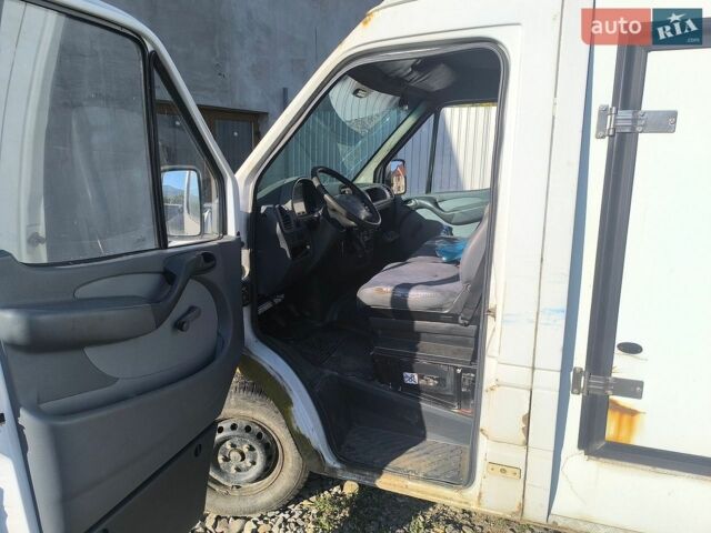 Белый Мерседес Sprinter, объемом двигателя 2.15 л и пробегом 400 тыс. км за 6000 $, фото 4 на Automoto.ua
