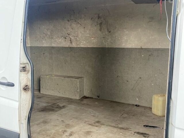 Белый Мерседес Sprinter, объемом двигателя 2.15 л и пробегом 290 тыс. км за 7000 $, фото 4 на Automoto.ua