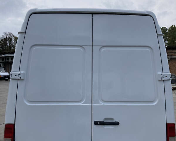 Белый Мерседес Sprinter, объемом двигателя 2.7 л и пробегом 250 тыс. км за 12200 $, фото 6 на Automoto.ua