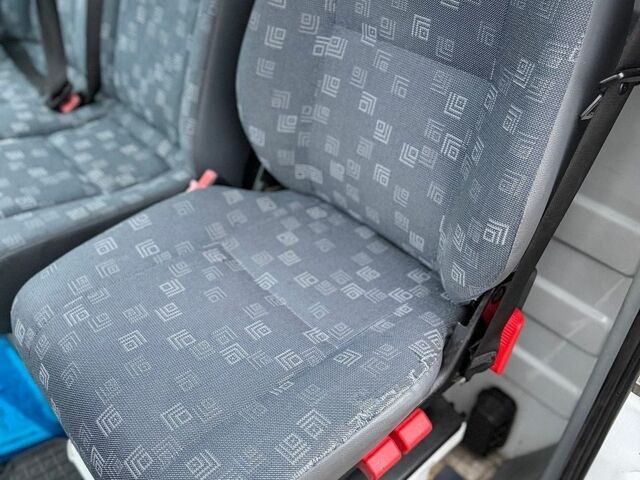 Белый Мерседес Sprinter, объемом двигателя 2.2 л и пробегом 182 тыс. км за 15000 $, фото 13 на Automoto.ua
