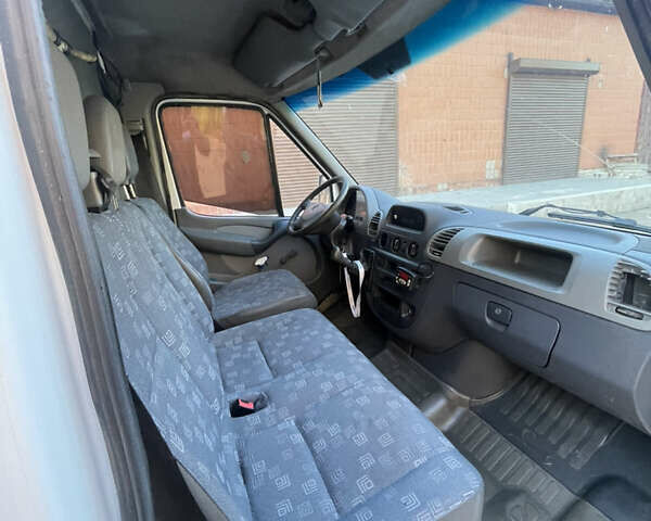 Белый Мерседес Sprinter, объемом двигателя 2.15 л и пробегом 287 тыс. км за 10700 $, фото 11 на Automoto.ua