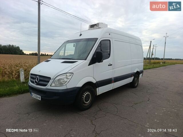 Белый Мерседес Sprinter, объемом двигателя 2.15 л и пробегом 445 тыс. км за 6800 $, фото 2 на Automoto.ua