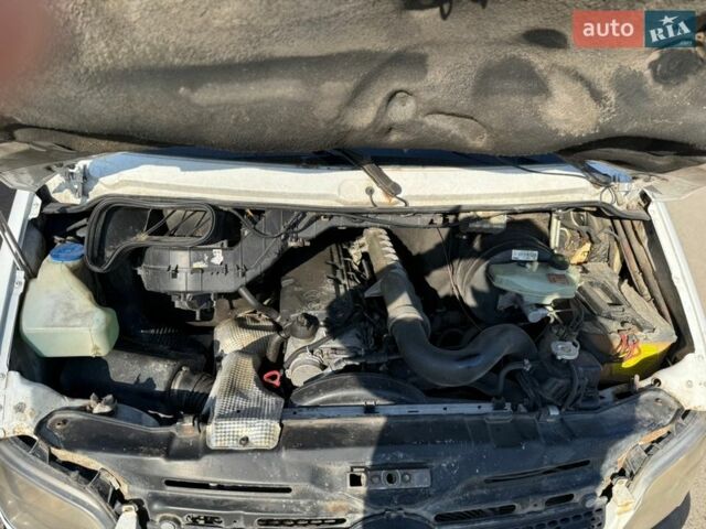 Белый Мерседес Sprinter, объемом двигателя 2.69 л и пробегом 515 тыс. км за 12500 $, фото 10 на Automoto.ua