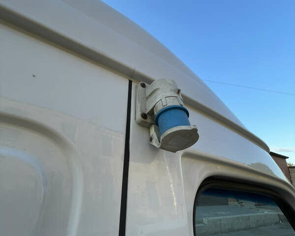 Белый Мерседес Sprinter, объемом двигателя 2.15 л и пробегом 287 тыс. км за 10700 $, фото 4 на Automoto.ua